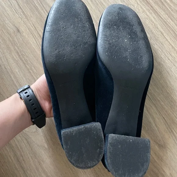 Everlane Velvet Day Heel in Navy, Size 8 - Picture 2 of 5